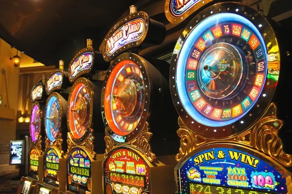 Singapore Pools roulette table with live wheel spin on fufutogel